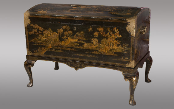 English lacquered Chest<br/>18th. Century